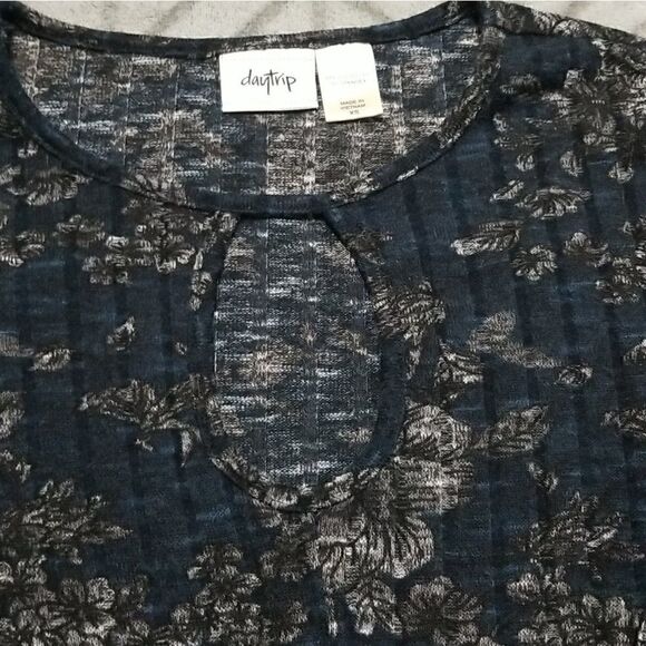 NWOT Daytrip Green & Black Marled Floral Keyhole Twist Ribbed Dainty Chic Blouse - Picture 4 of 6